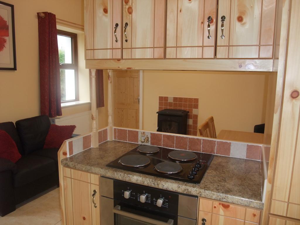 Katie'S Cottage Achill Sound Habitación foto